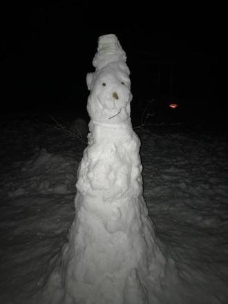 SNØMANNEN KALLE: Snømannkonkurransen resulterte i mange flotte snømenn.