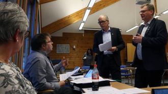 DISKUSJON: Det vart diskusjon i salen då David Underdal fremja forslag om å utsetje saka, eit framlegg han seinare trakk.