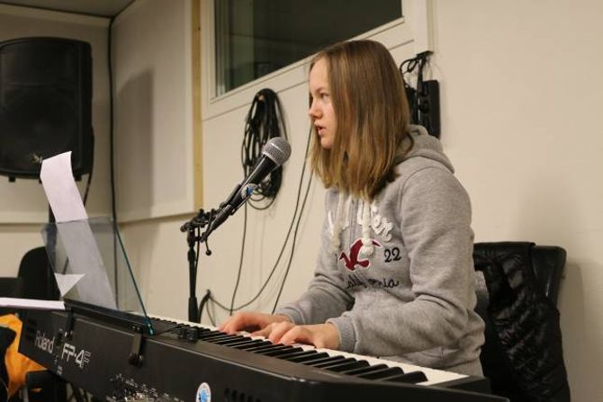 SPENT: Matilde Dvergedal og dei andre i M.A.S er spente før onsdagens Påskerock-debut.