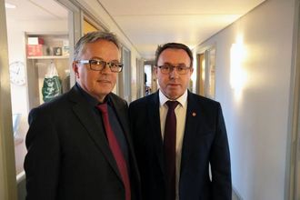 PASSKONTOR I ÅRDAL: I eit brev sendt til politimeisteren i Vest gir rådmann Olve Fossedal og ordførar Arild Ingar Lægreid uttrykk for at dei vil behalde passkontoret i Årdal.