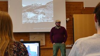 PROSJEKTLEIAR: - Me prøver å finna ut korleis ein kan bruka minihus strategisk, sa Ørjan Arntzen, leiar for minihusprosjektet til Lofoten Matpark