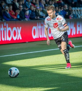 LITE SJANSAR: Henrik Furebotn gjorde ein grei figur på kanten, men som resten av laget greidde han ikkje å skape dei heilt store sjansane mot eit kompakt Lillestrøm.