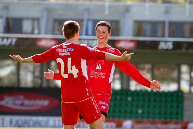 MÅL: Ørjan Hippe Sørflaten (nr. 24) skåra to av Fjøra sine 3 mål.