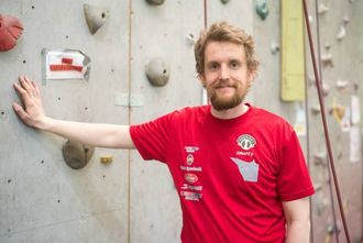 INITIATIVTAKAR: Morten Andrè Tryti i Sogndal klatreklubb seier han gjerne ser at klatreprøvedagen etter kvart utviklar seg til eit fast tilbod.