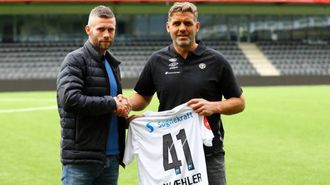 SYMBOLSK: Kjetil Wæhler får alderen som draktnummer.