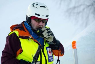 LEIA STYRKANE: – Eg er imponert over den gjengen som stiller opp. Dei står på og gjer ein innsats i eit såpass farleg område, seier Per Odd Grevsnes, fagleiar for skredgruppa i Sogn, etter gårsdagens redningsaksjon.