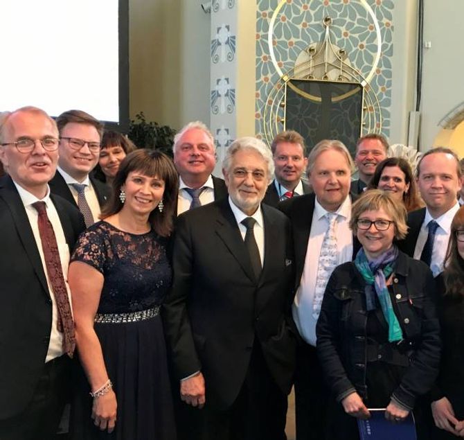 Den norske delegasjonen i Finland saman med presidenten i Europa Nostra, Placido Domingo.