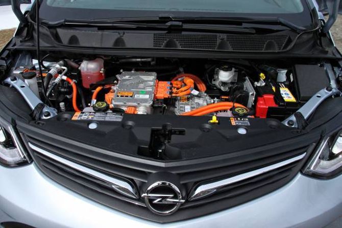 USA: Ampera-e er i heilt og fullt bygd i USA, og er, bortsett frå merka, heilt lik Chevrolet Bolt. Kva som skjer etter at Peugeot-konsernet no har kjøpt Opel frå General Motors, kan ein berre spekulere på.