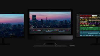 iMac Pro har fire Thunderbolt 3-porter og kan kobles til opptil to 5K-skjermer samtidig med to RAID-lagringsløsninger.