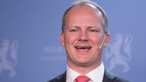 Ketil%20Solvik-Olsen%2006062017.300x169.