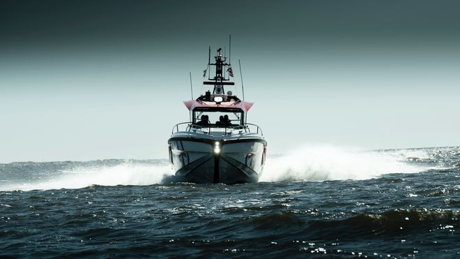 Det startet med en finerplate, i dag er Hydrolift-båt et 45 knops råskinn