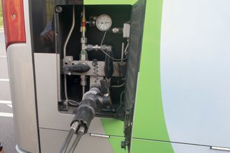 Hydrogen overskudd: I den tyske byen Limburg kjører busser på hydrogen som er et biprodukt fra kjemisk industri. De fyller hydrogen komprimert til 350 bar til en pris av 3,5 euro per kilo.