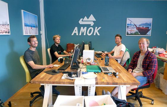 AMOK-GJENGEN: Fra dette kontoret på Bryn i Oslo styrer kvartetten bestående av Steinar Bukve Witsø (foran til venstre), Mikkel Hilde Haslum, Jonas Haug og Didrik Abrahamsen Amok-skuta.