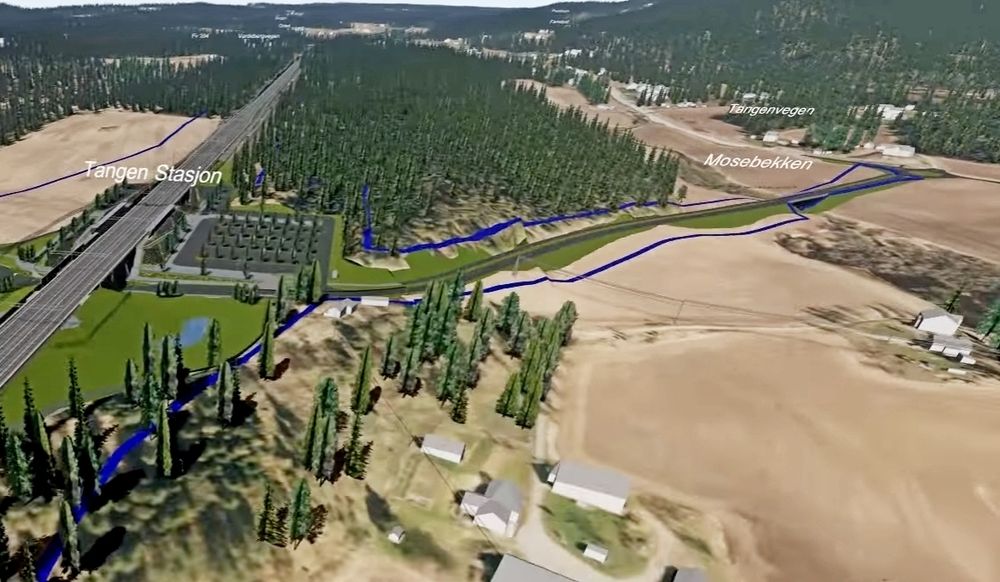 Den nye adkomstvegen til den framtidige Tangen stasjon går midt på bildet. Den møter fylkesveg 222 i rundkjøringen i høyre billedkant.