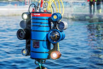 Avansert kamerarigg: 4000 mikrolinser og LED-lys bidrar til sylskarpe undervannsbilde. Bildebrikken gir 8K oppløsning. Med tiden er planen å gjøre riggen autonom.
