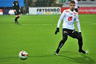 TOK SJANSEN: Andreas Lerheim Olsen jobba og sleit og vart einsleg målscorar for heimelaget med eit vakkert skot i krysset.