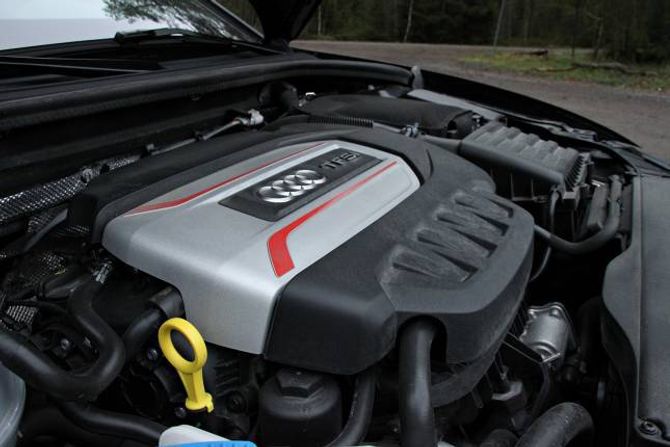 FESTLEG: Motoren på to liter er ein artig variant. Det er ikkje så mykje futt under 2000 omdreiingar per minutt, men så tar den av.