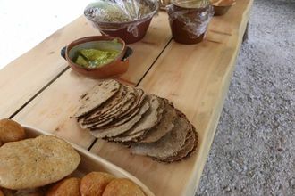 VIKINGBRØD: Slike flate brød held seg lenge, og vart difor nytta av vikingar på tokt