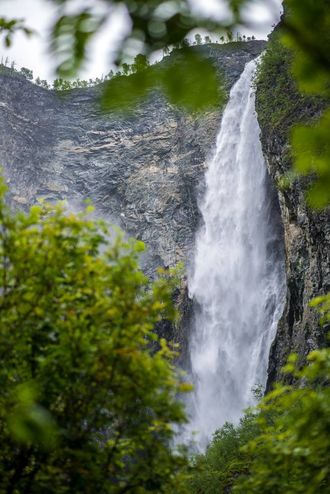 MEKTIG: Noreg har mykje vakker natur, og det har turistane merka seg. Her Vettisfossen i Årdal.