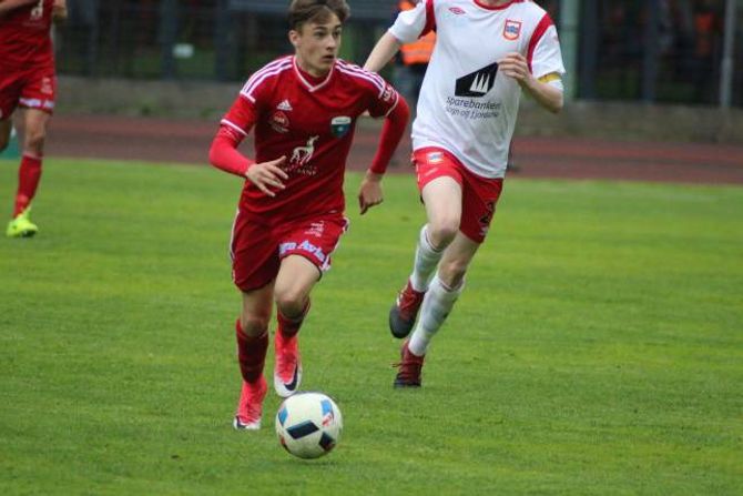 I LEIING: Nicolai Laberg sende Årdal opp i 2-1 rett før pause.