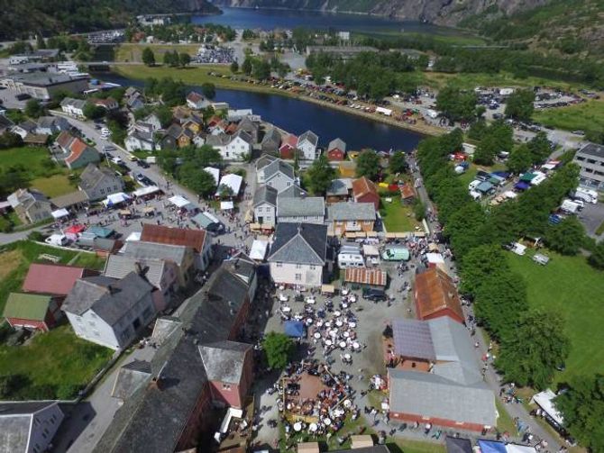 VAKRE RÅMER: Marknadsnemndi håpar på godt vêr for vakrast mogleg råmer under årets marknad.