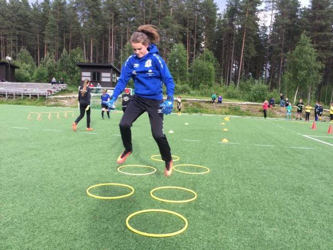 LUKSUS: Leah Hodnefjell (13) har trua på at øvingane skal gjere susen. Målet er å bli betre.
