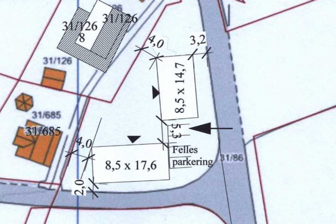 KART: Dei to kvite rektangla viser kvar bygningane er tenkt. Skisse henta frå sakutgreiinga