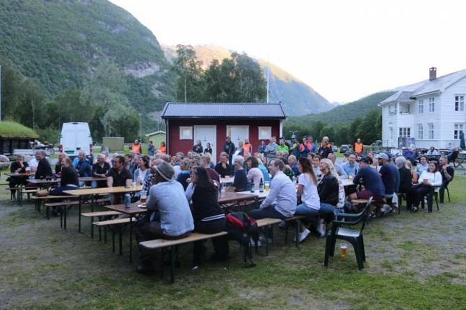 KOSA SEG: Årdølene kom seint, men godt.