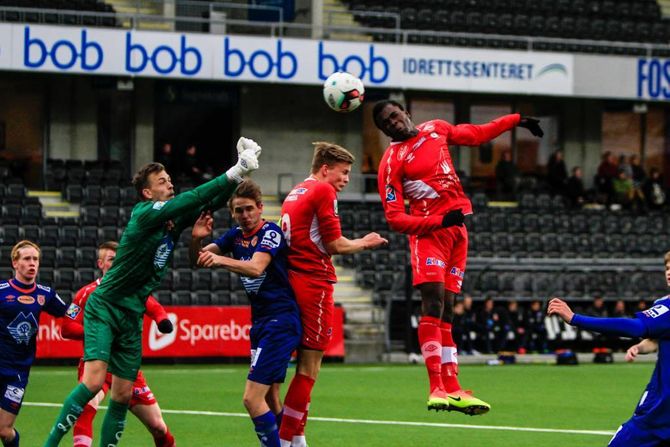 HOPP: Bakary Traore ga Fjøra nesten leiinga før pause men ballen gjekk nokre meter til høgre for målet.