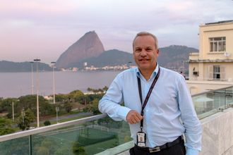 Lange dager: Det har vært noen intensive måneder siden Anders Opedal tok over som landssjef for Statoil i Brasil ved årsskiftet. Av og til kan det da være greit å ta en pustepause på takterassen til Edifício Manchete og se på utsikten.