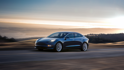 Tesla Model 3 bør dukke opp på norske veier i 2018. Men hvor mange klarer de å levere?