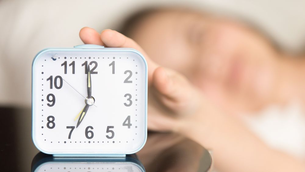 Fra å stille deg selv et enkelt spørsmål til en times trening - morgenritualer kan gi momentum for å få en mer produktiv dag.