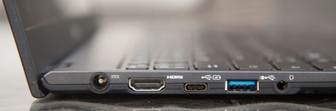 PC-en har både USB Type-A og Type-C.