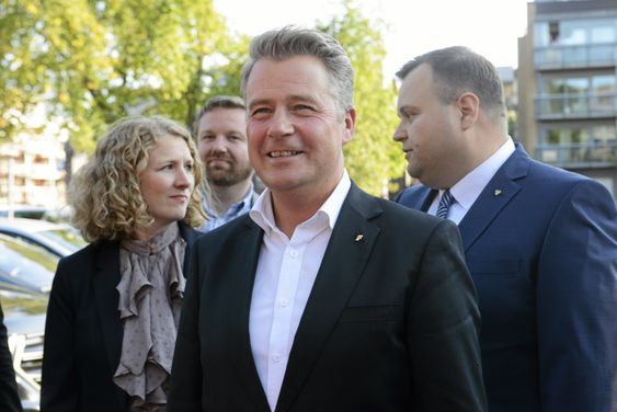 Justis- og beredskapsminister, Per Willy Amundsen stilte på et lukket møte i Oppegård i forbindelse med beredskapssenteret. Ordfører Thomas Sjøvold tok ham imot.