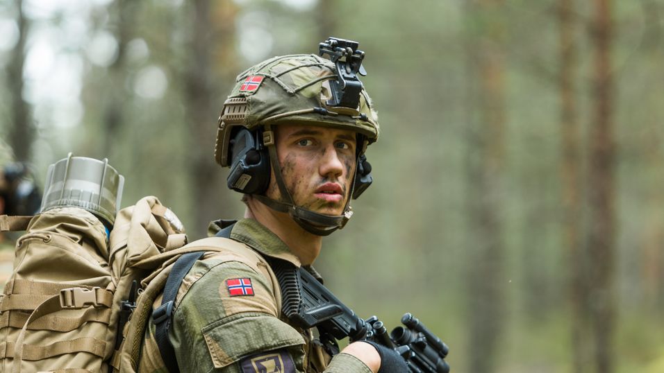 Forsvaret inngår ny avtale med Phonero, her representert med en soldat fra Telemark bataljon.