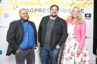 Medier24 på Fagpresseprisene i vår, fra venstre: Redaktør og daglig leder Gard L. Michalsen, vaktsjef og journalist Erik Waatland og kommersiell leder Julie Hansson Tangen.