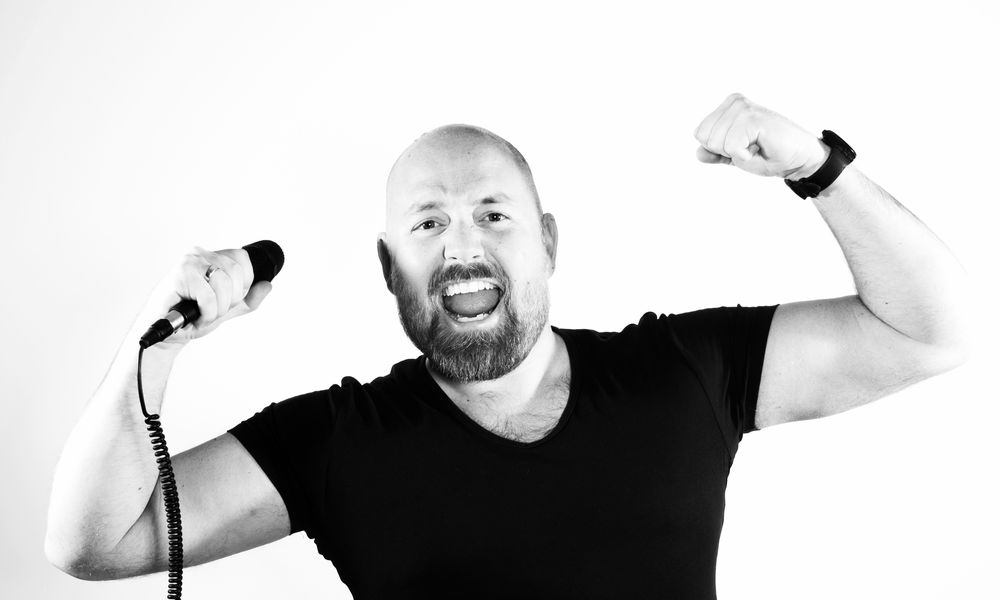 Husker du 90tallets DJ Howard fra NRK P3? Nå starter han sin egen 24timers radiokanal på nett Husker du 90tallets DJ Howard fra NRK P3? Nå starter han sin egen 24timers radiokanal på nett