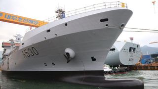 Nok en Korea-forsinkelse for Forsvarets største skip - kan tidligst leveres tre år etter at forgjengeren ble faset ut