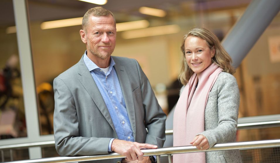 Ove Fredheim, direktør for Telenors bedriftsdivisjon og Elisabeth Falck, produktsjef for API, lanserte utviklerportalen på Oslo Innovation Week.