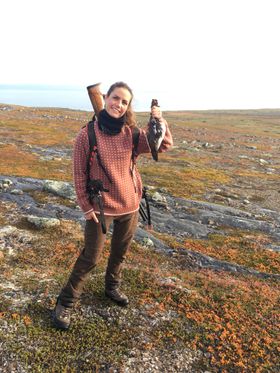 ELSKER JAKT: Etter at Stine Hagtvedt tok jegerprøven, har hun vært ivrig på både små- og storviltjakt. Hun er også aktiv blogger.