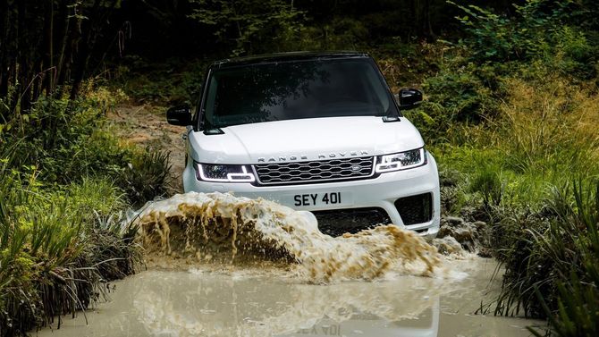 Også når Range Rover lanserer en ladbar versjon er det fokus på terrengkjøring.