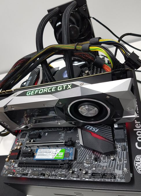 Testrigg med Intel Core i5-8600K og andre godsaker.