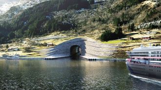 Hurtigruten har bestemt at deres skip ikke skal benytte Stad skipstunnel i det daglige, men det er opp til kapteinen å avgjøre.