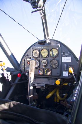 COCKPIT: LN-WNS er en av verdens ti luftdyktige Fieseler Storch og trolig den mest autentiske C-modellen som flyr.