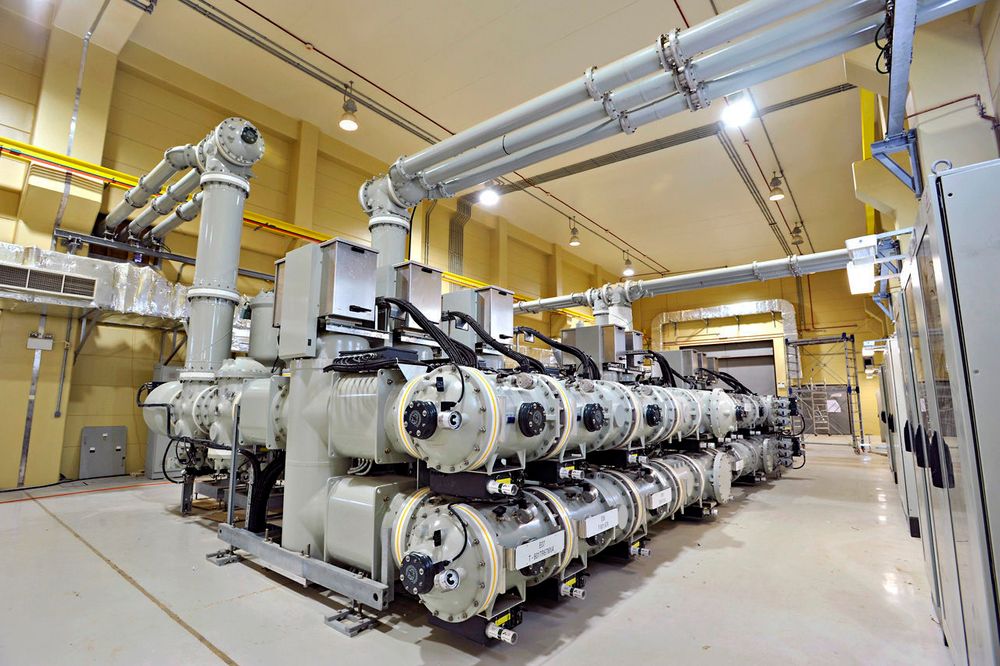 Gassisolert bryter er en del av transformatorstasjoner. Selskapet har utviklet en ny gassmiks, G3, som er langt mer miljøvennlig enn dagens SF6. GE har ikke tatt patent og håper resten av bransjen også vil bruke den.