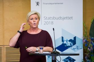 Finansminister Siv Jensen (Frp) holder pressekonferanse om statsbudsjettet 2018 i plenumssalen torsdag. 