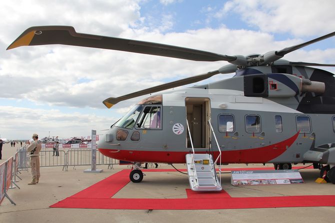 AW101 VVIP ble vist fram på MAKS 2013 i Moskva, da planen fortsatt var at India skulle kjøpe 12 eksemplarer.