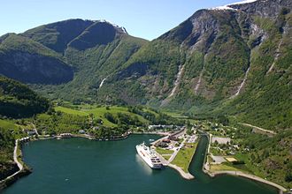 Cruiseskipstrafikken og annen skipsfart med turister inn i fjordene bringer med seg mye luftforurensning.