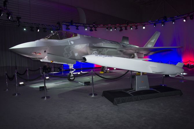 Også JSM fikk litt rampelys da Norges første F-35, AM-1, ble rullet ut fra Lockheed Martin-fabrikken for to år siden.