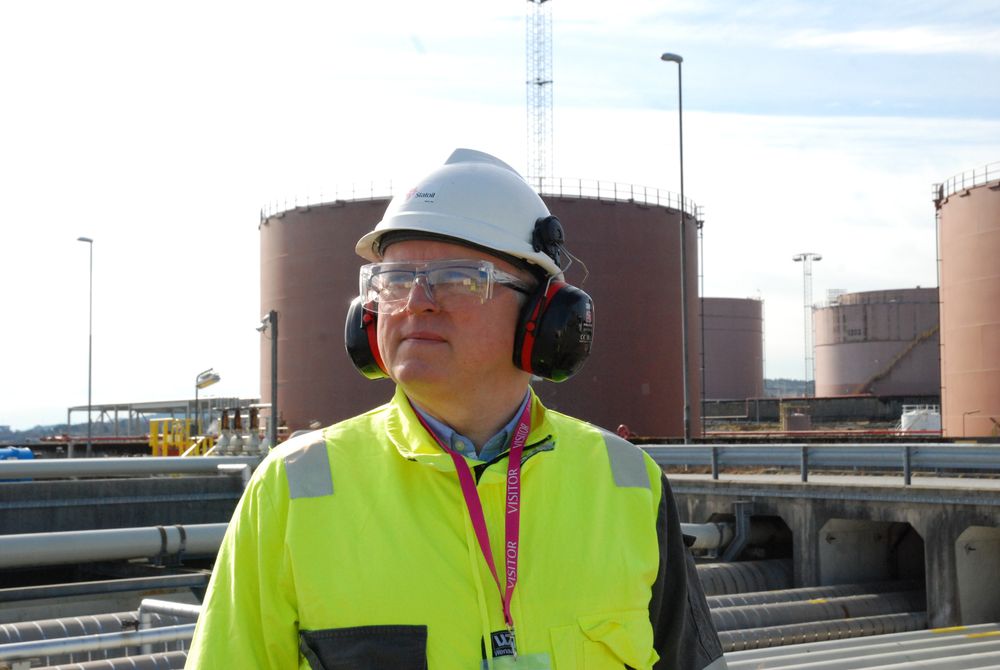 Konsernsjef i Statoil. Eldar Sætre, er urolig etter at flere av de store internasjonale oljeselskapene nedprioriterer norsk sokkel. Det burde føre til en viss politisk uro også.